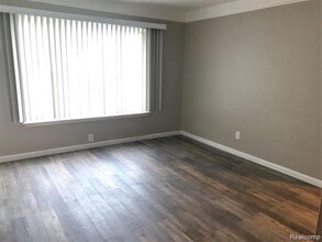 24597 Berry Ave in Warren, MI - Building Photo - Building Photo