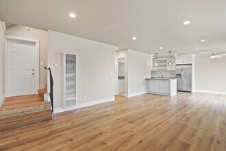 14075 Ash St, Unit C in Westminster, CA - Foto de edificio - Building Photo