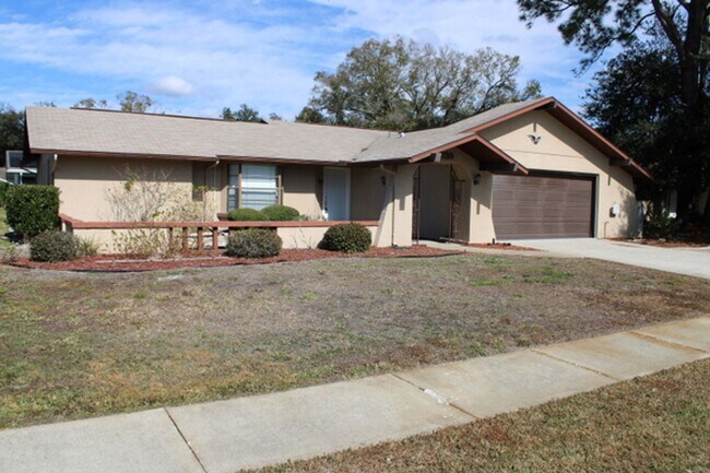 8639 Bridgewater Dr in New Port Richey, FL - Building Photo - Building Photo