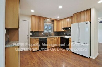334 W Duranta St in Roseville, CA - Building Photo - Building Photo