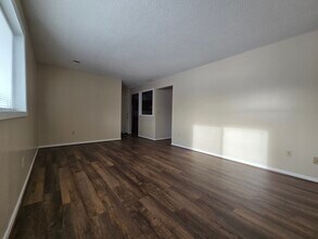 1450 Whispering Ct, Unit 4 in Hastings, MN - Foto de edificio - Building Photo