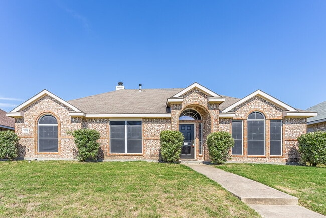 property at 1142 Hampshire Ln