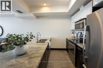 112 N Centre Rd in London, ON - Building Photo - Building Photo