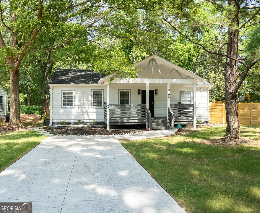 2195 Penelope St NW in Atlanta, GA - Building Photo