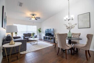 37135 Grassy Hill Ln in Dade City, FL - Building Photo - Building Photo