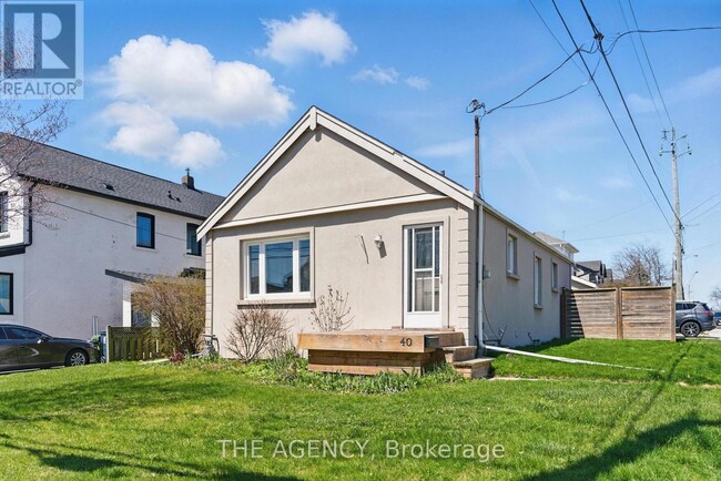 40 Butterworth Ave in Toronto, ON - Building Photo - Building Photo