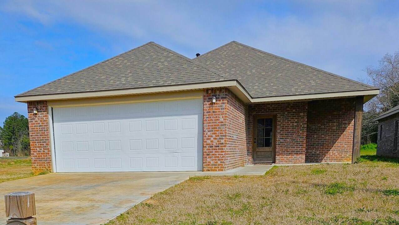 1277 Miller St in Deridder, LA - Building Photo