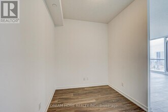 32-832 Forest Manor Rd in Toronto, ON - Building Photo - Building Photo