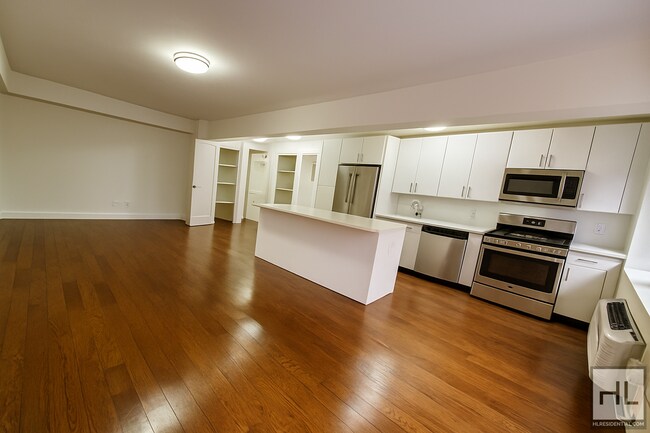 EAST 57 STREET in New York, NY - Building Photo - Building Photo