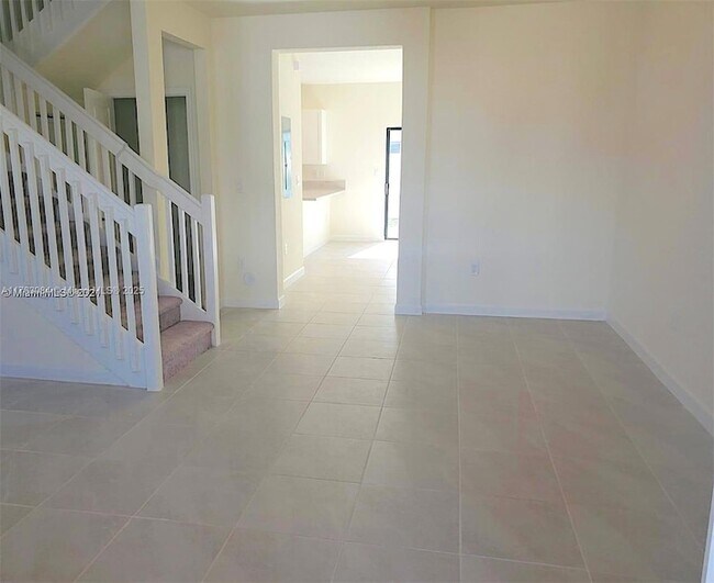 3420 W 113th St, Unit B-115 in Hialeah, FL - Building Photo - Building Photo