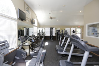 Wyncroft Hill Apartments in Olathe, KS - Building Photo - Interior Photo