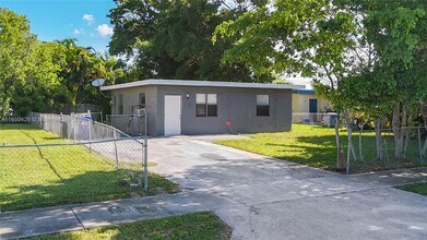 2419 NW 6th Ct in Pompano Beach, FL - Building Photo - Building Photo