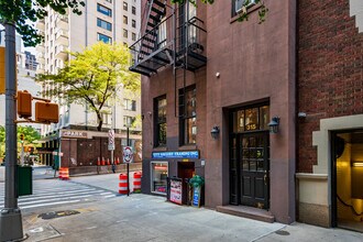 315 E 57th St in New York, NY - Foto de edificio - Building Photo