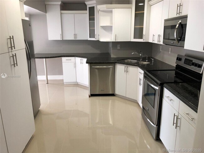 1096 SW 134th Ct in Miami, FL - Building Photo - Building Photo