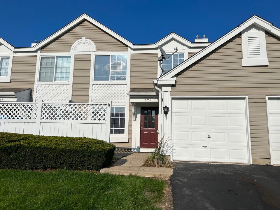 305 N Gregory St in Aurora, IL - Foto de edificio