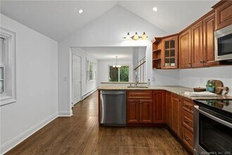12 Steep Hill Rd in Weston, CT - Building Photo - Building Photo