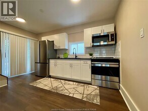 1106 Moy Ave in Windsor, ON - Foto de edificio - Building Photo