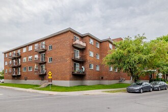 Le Mirador in Laval, QC - Building Photo - Building Photo