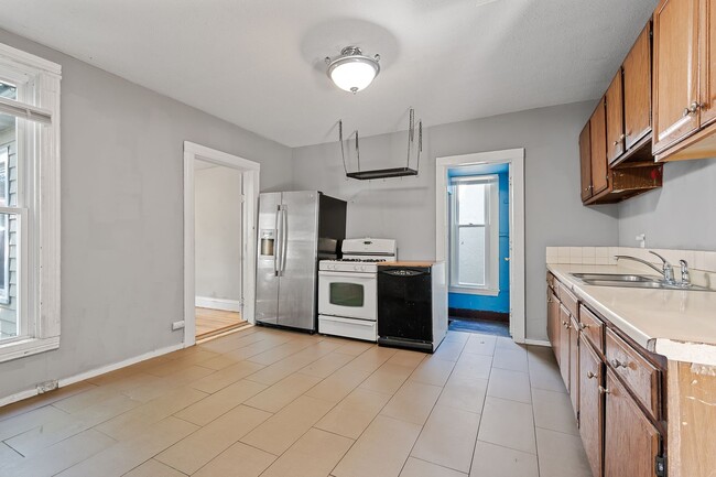 1075 13th Ave SE in Minneapolis, MN - Building Photo - Building Photo