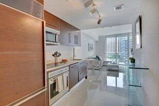 465 Brickell Ave in Miami, FL - Building Photo