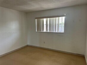 7424 SW 82nd St, Unit D216 in Miami, FL - Building Photo - Building Photo