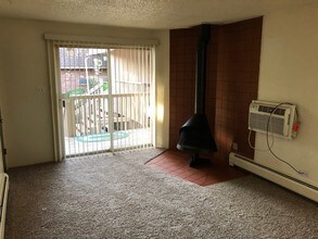 1525 S Holly St in Denver, CO - Building Photo - Building Photo