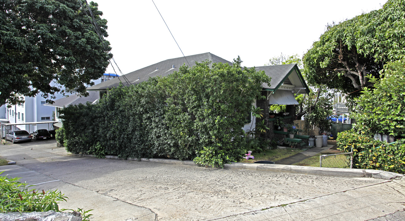 1583 Thurston Ave in Honolulu, HI - Building Photo