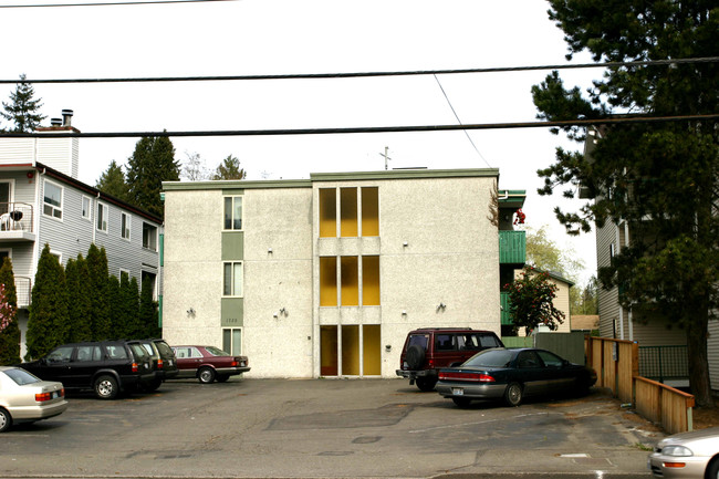 Gearhart Arms Apartments in Shoreline, WA - Foto de edificio - Building Photo