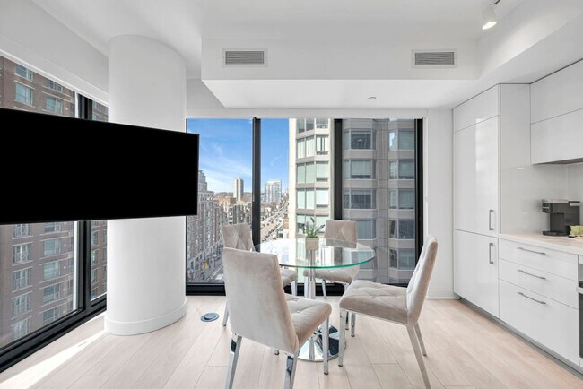 174 Cumberland St, Unit SI ID1388903P in Toronto, ON - Building Photo - Building Photo