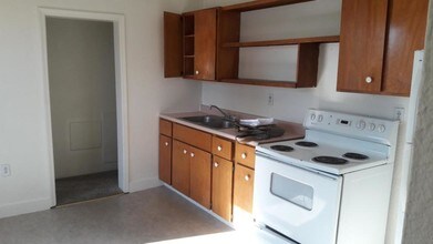 408 SE Byers Ave-Unit -3 in Pendleton, OR - Building Photo - Building Photo