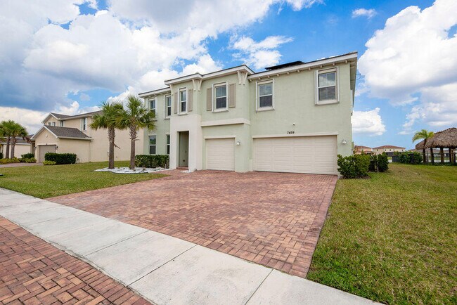 7499 NW Deysbrook Ln in Port St. Lucie, FL - Building Photo - Building Photo