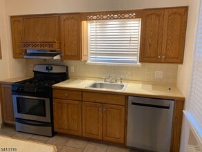 52 Day St in Clifton, NJ - Building Photo - Building Photo