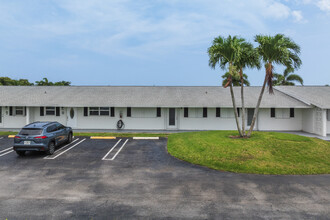 Palm Beach Leisureville Summers Lake in Boynton Beach, FL - Building Photo - Building Photo