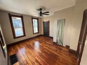 489 Almond St in Dubuque, IA - Building Photo - Building Photo