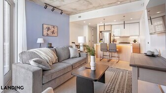 143 E Commerce St in San Antonio, TX - Building Photo