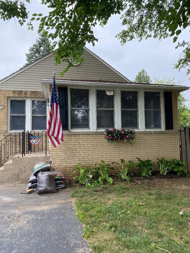 property at 800 W Friendly Ave