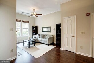 4950 Brenman Park Dr, Unit 112 in Alexandria, VA - Building Photo - Building Photo
