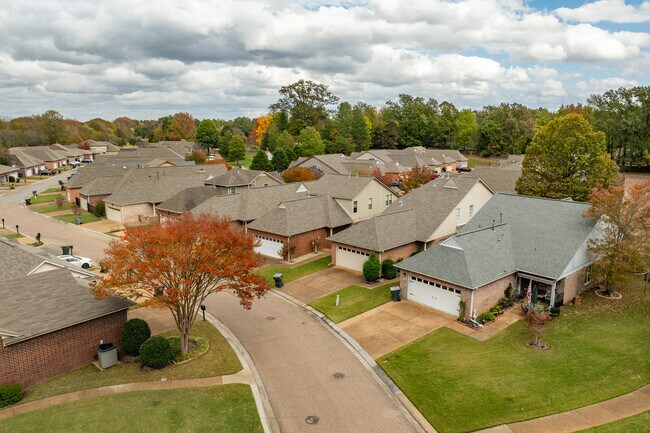 Ole Bartlett Village in Bartlett, TN - Foto de edificio - Building Photo