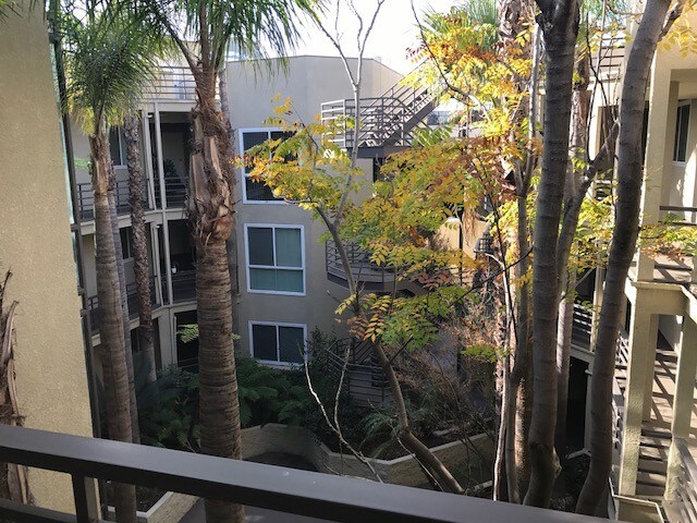 11949 Goshen Ave in Los Angeles, CA - Building Photo