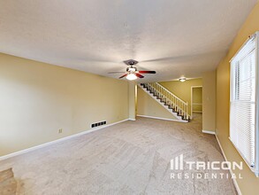 429 Sugar Springs Way in Marietta, GA - Foto de edificio - Building Photo