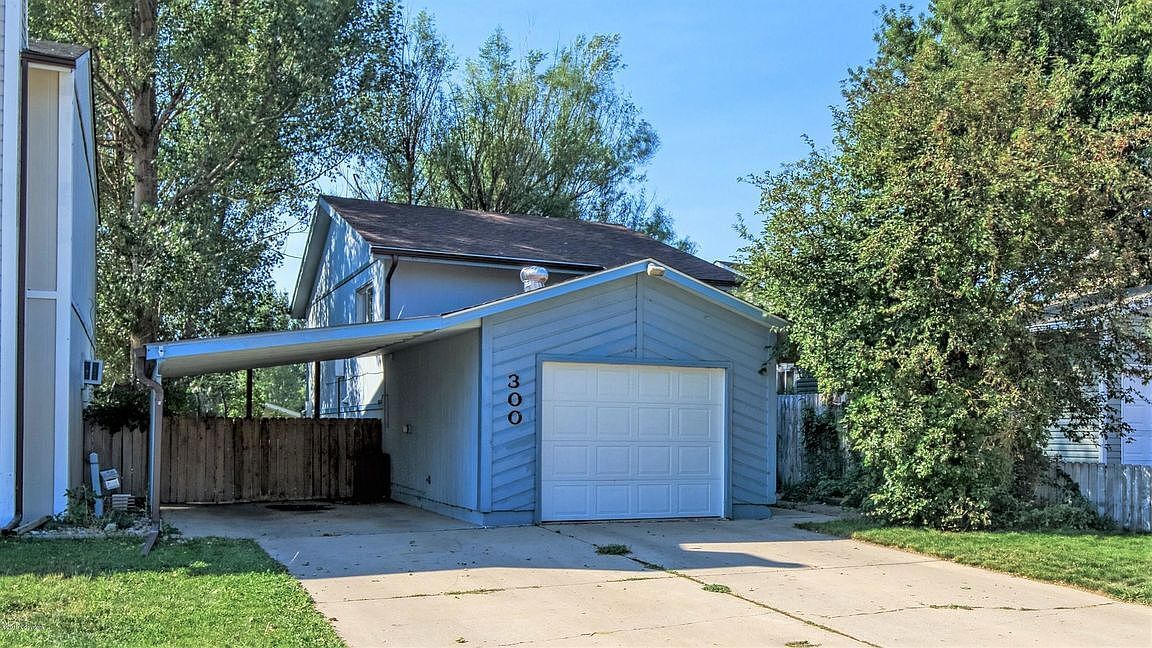 300 E Laurel St in Gillette, WY - Building Photo