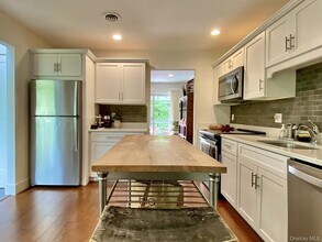 21 North Loop in Rhinebeck, NY - Building Photo - Building Photo