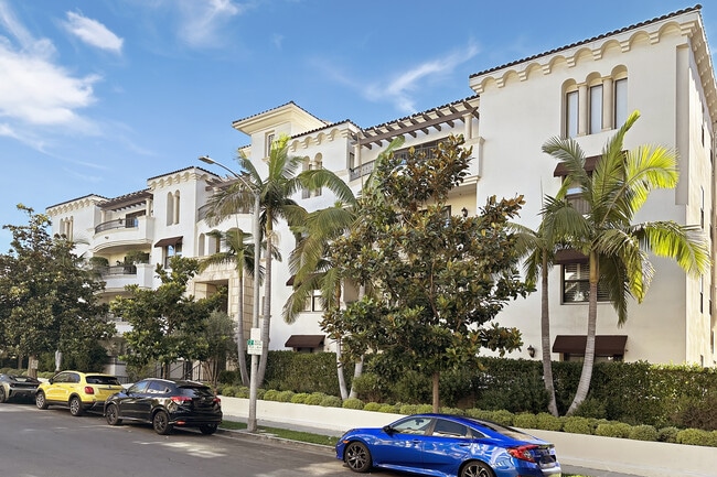 122 N Clark Dr in West Hollywood, CA - Building Photo - Building Photo