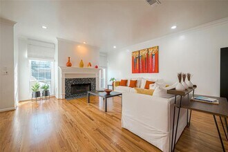 2310 Brun St in Houston, TX - Building Photo - Building Photo