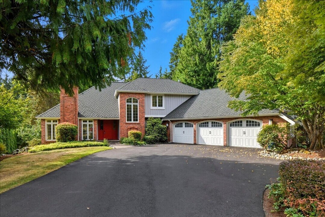 22512 76th Ave SE in Woodinville, WA - Building Photo