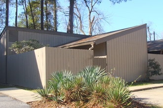 Cedar Court Apartments in Pineville, LA - Building Photo - Building Photo