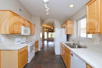 2230 E Pinto Dr in Gilbert, AZ - Building Photo - Building Photo