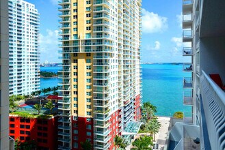 1 SE 12th St in Miami, FL - Building Photo - Building Photo