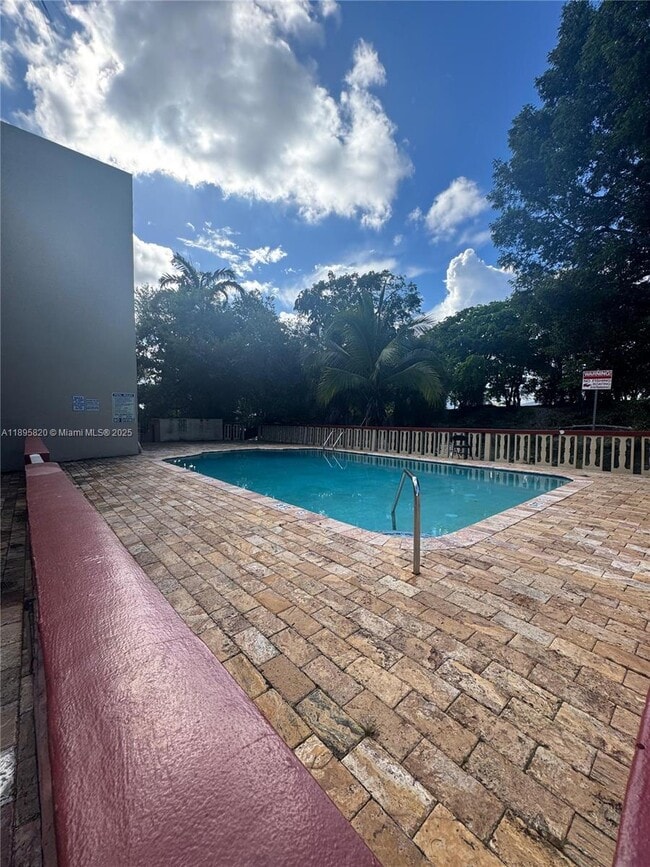 4265 NW S Tamiami Canal Dr in Miami, FL - Building Photo - Building Photo