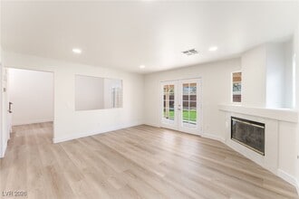 1813 Navajo Lake Way in Las Vegas, NV - Building Photo - Building Photo